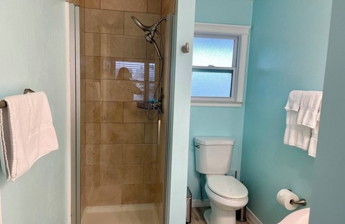Mid Island Hotel | Flamingo Inn - Standard King