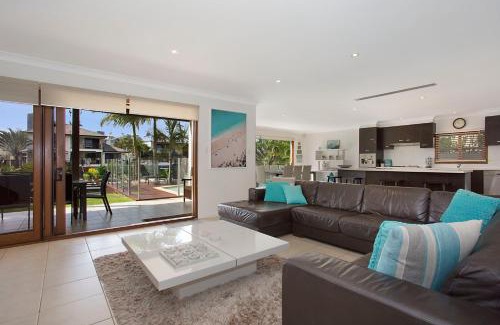 Broadbeach Waters House | Flamingo Key