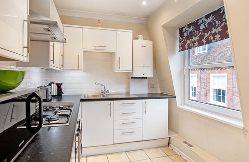 Winchester Apartment | Flat 08 Westgate House