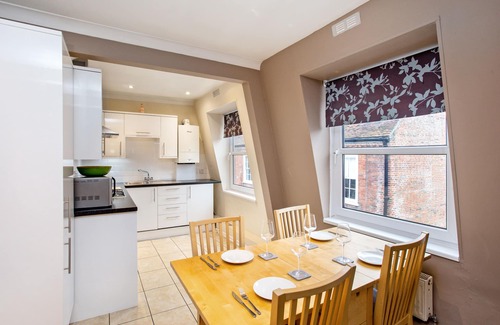 Winchester Apartment | Flat 08 Westgate House