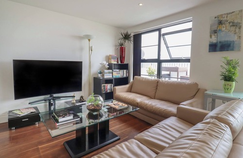 Holland-On-Sea Cottage | FLAT 10, family friendly, country holiday cottage in Holland-On-Sea