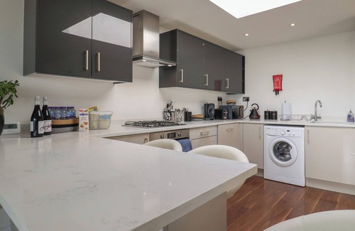 Holland-On-Sea Cottage | FLAT 10, family friendly, country holiday cottage in Holland-On-Sea