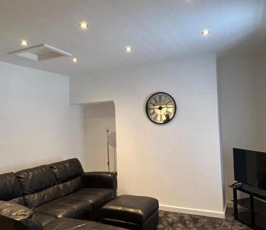 Oldham Apartment | Flat 2