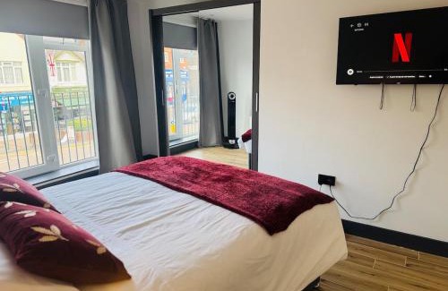 Borehamwood Apartment | Flat 2, Majestic House, 18 Shenley Road, Borehamwood, Hertfordshire WD6 1DL, Borehamwood