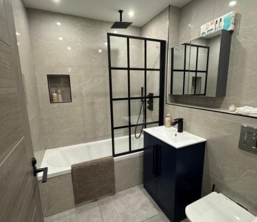 Borehamwood Apartment | Flat 2, Majestic House, 18 Shenley Road, Borehamwood, Hertfordshire WD6 1DL, Borehamwood
