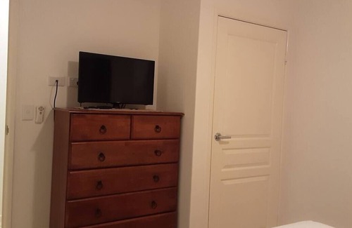 Moore Park Beach House | Flat A/C Fans Pet Friendly accept up to medium dog Please book pet in. Yard