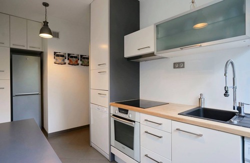 Saint-Maurice Pellevoisin Apartment | Flat close to tramway, private parking.