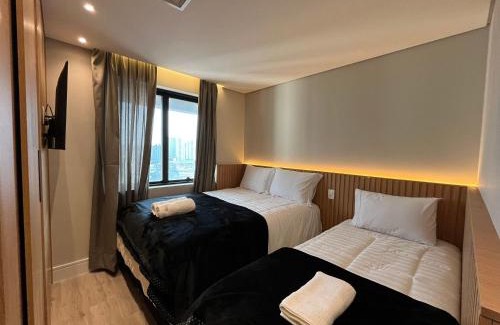 Guarulhos City Centre Apartment | Flat Hotel Slaviero GRU 2 Quartos até 6p | Delfhy
