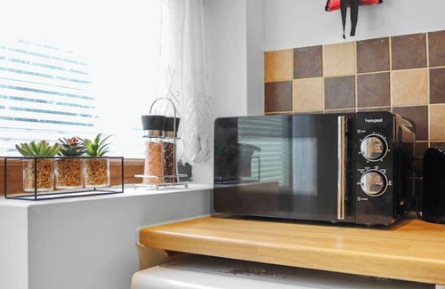 Redbridge Apartment | Flat in London, 1 min Walk to Station Central Line