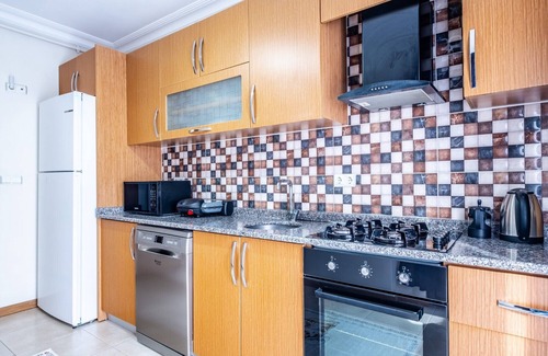 Maltepe Apartment | Flat in Maltepe with Balcony near Shopping Malls