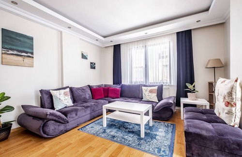 Maltepe Apartment | Flat in Maltepe with Balcony near Shopping Malls