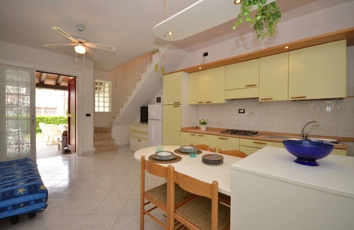 Bibione Lido dei Pini Apartment | Flat with shared pool and private garden