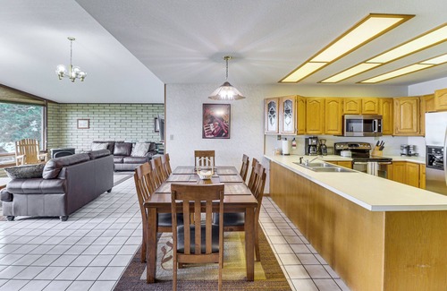 Bigfork House | Flathead Lake Views: Scenic & Spacious Retreat!