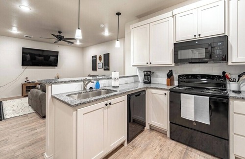 North by Northwest House | Flatland Retreat - 3BR 2BA - Brand New Home