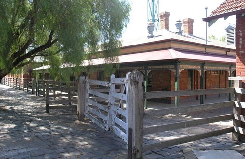Kensington House | Flemington RC - Melb Showgrounds - Perfect Location - Charan Lane @ Kensington