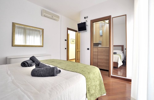 Tor di Quinto Apartment | FleminHouse in Rome's posh and elegant neighborhood 10 min from the Vatican