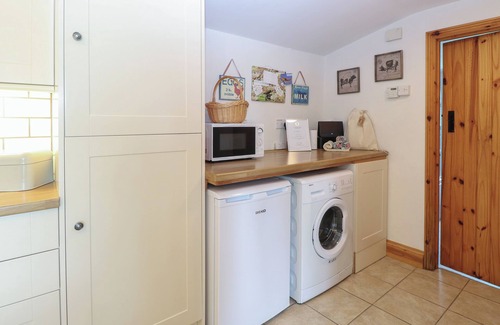 Great Yarmouth Cottage | FLINT COTTAGE, family friendly, with a garden in Caister-On-Sea