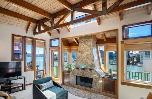 Marin City Boat Rental | Floating Home in Sausalito! 3 Floors with 2BR 3BA