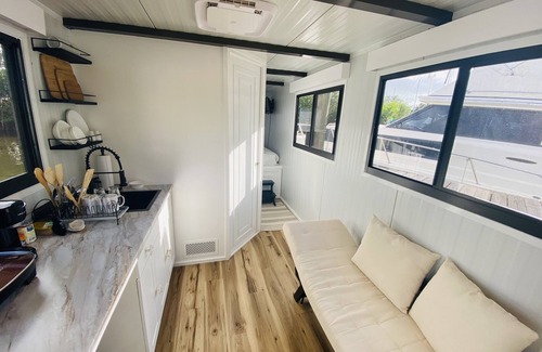 Trailer Estates Boat Rental | Floating Home