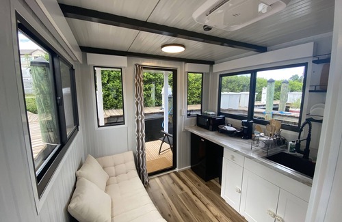 Trailer Estates Boat Rental | Floating Home