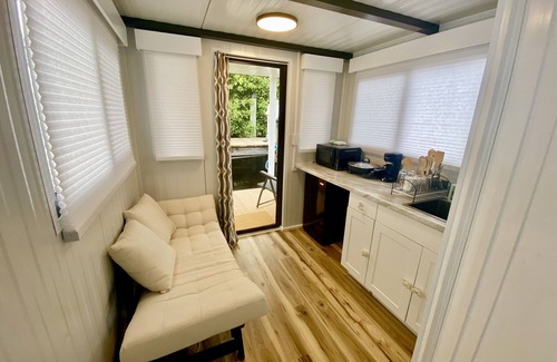 Trailer Estates Boat Rental | Floating Home