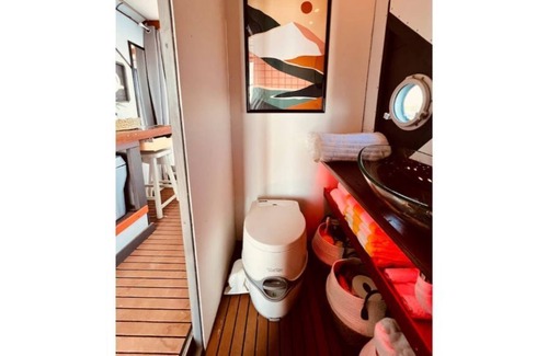 Sarasota Boat Rental | Floating Oasis (Modern Houseboat with rooftop patio)
