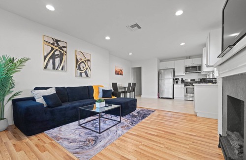 Lynwood House | Florence LA - 5 miles away from SOFI