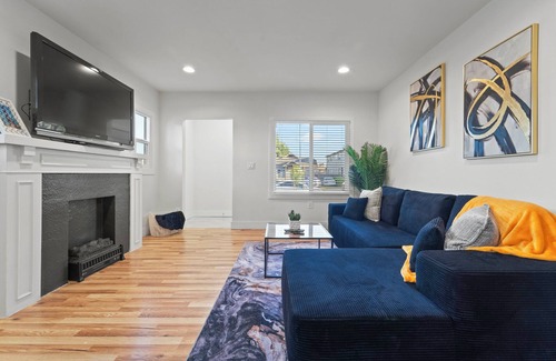 Lynwood House | Florence LA - 5 miles away from SOFI