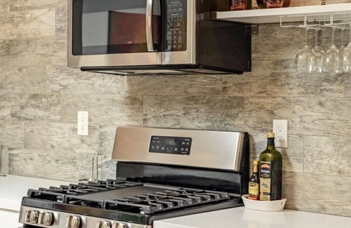 Sherman Oaks House | Flores Del Amor Getaway House with Private Peaceful Retreat