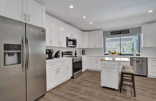 Plantation House | Florida Dream Home: Pool, Lakeview & Game Room ~