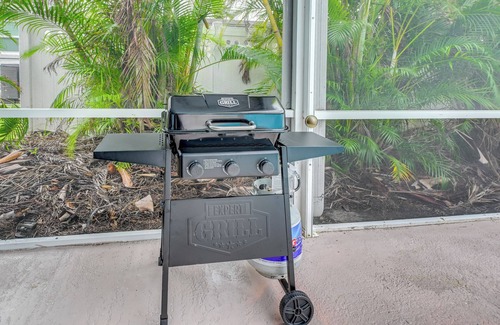Oakland Hills Cottage | Florida Gulf Coast Getaway: Pool + Screened Lanai!