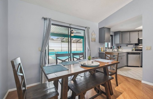 Spring Hill House | Florida Gulf Coast Getaway. Sunshine and warm breezes!