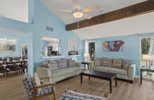 Bay Isle House | Floritas Key | Pet Friendly Home on Siesta Key w/ Large Heated Private Pool & Outdoor Area!