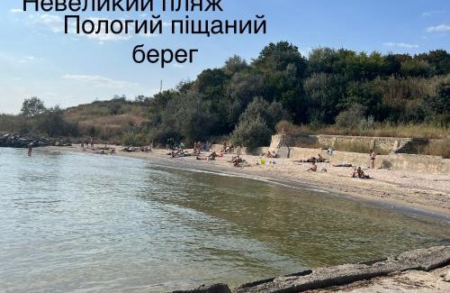 Chornomorske District Apartment | Flower Breeze