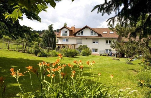 Schwedelbach House | Flower magic at the Birnbaumhof