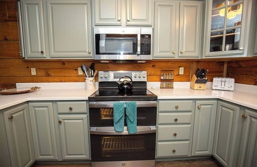 Snowshoe Cabin | Flurry of Savings! Hot Tub | Game Room | King Beds