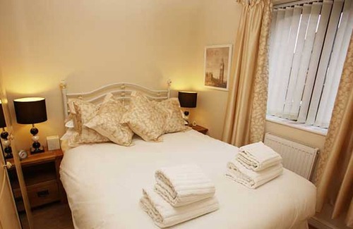 Poole Cottage | Flutes, Poole