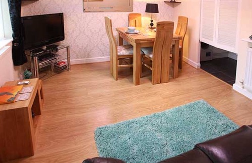 Poole Cottage | Flutes, Poole