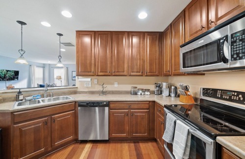 Walnut Grove House | Flyer's Nest Townhome