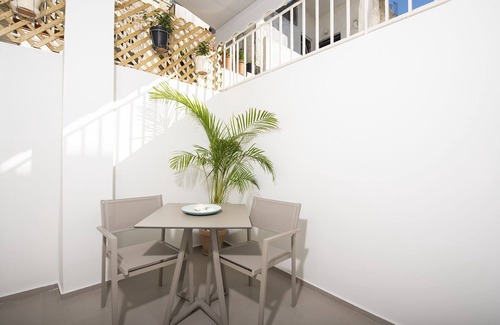 Lambi Apartment | Fofi’s Elegant Home/Fully renovated