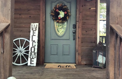 Mountain View Cabin | Folk Cabin! Secluded Modern 2 BR/2 Full Bath Cabin just behind Ozark Folk Center