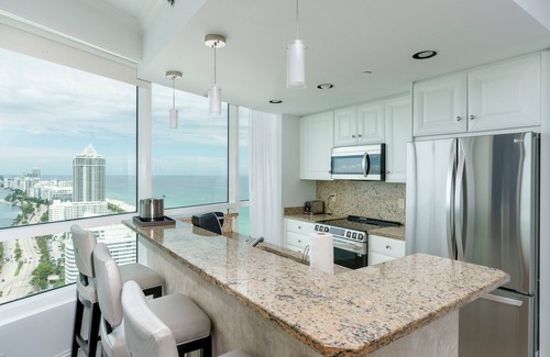 Mid Beach Apartment | FONTAINBLEAU Hotel 34th Fl Ocean/Bayview 2 bedroom
