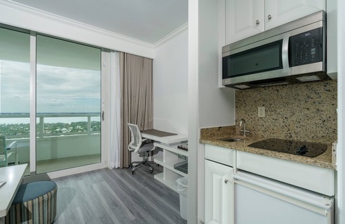 Mid Beach Apartment | FONTAINBLEAU Hotel 34th Fl Ocean/Bayview 2 bedroom