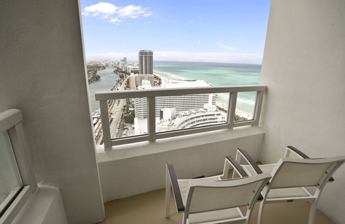 Mid Beach Apartment | FONTAINBLEAU Hotel 34th Fl Ocean/Bayview 2 bedroom
