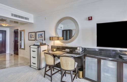 Mid Beach Apartment | Fontainebleau Hotel Sorrento 19th Fl Junior Suite