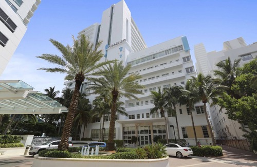 Mid Beach Apartment | Fontainebleau Hotel Sorrento 19th Fl Junior Suite