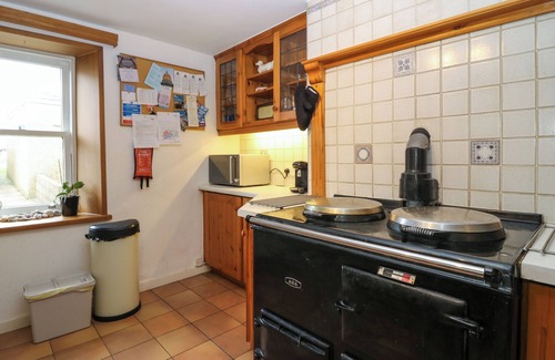 Central Aberdeen Cottage | FOOTDEE COTTAGE, family friendly, with a garden in Aberdeen