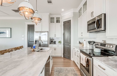 San Luis House | 'Footprints in the Sand' - Luxe Freeport Home!
