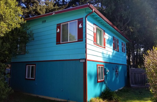 Crescent City North House | Footsteps to Pebble Beach & Short Drive to Redwoods
