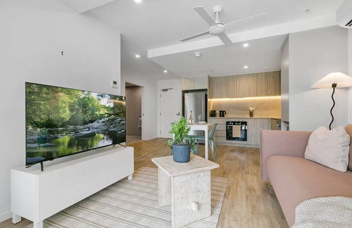 Buddina House | Footsteps to Surf, Shop & Dine on the Sunshine Coast